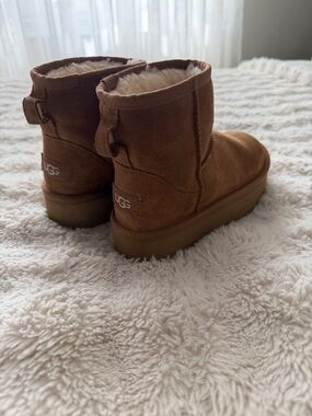 UGG Short Suede Boot - Chestnut Brown